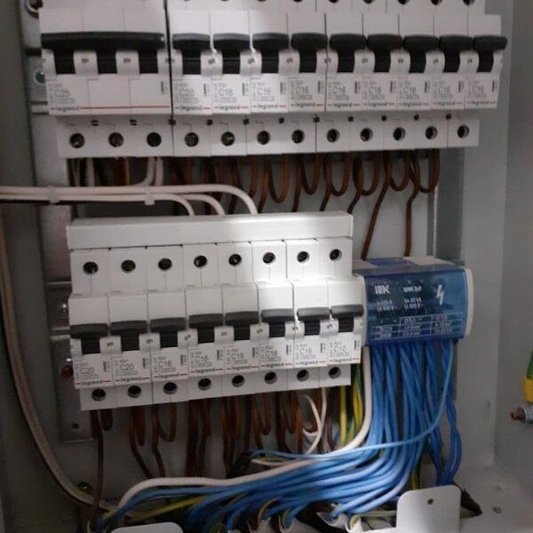 Административное здание, электромонтаж